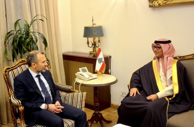 حمل السفير البخاري اليوم الأربعاء رسالة الى وزير الخارجية اللبناني جبران باسيل لم يكشف عن مضمونها