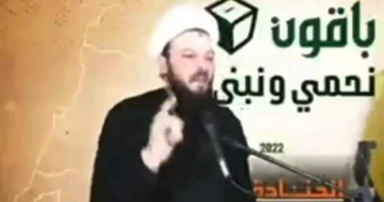 الشيخ المزعوم استفاد من موقع الخنادق لتركيب خلفية مزورة