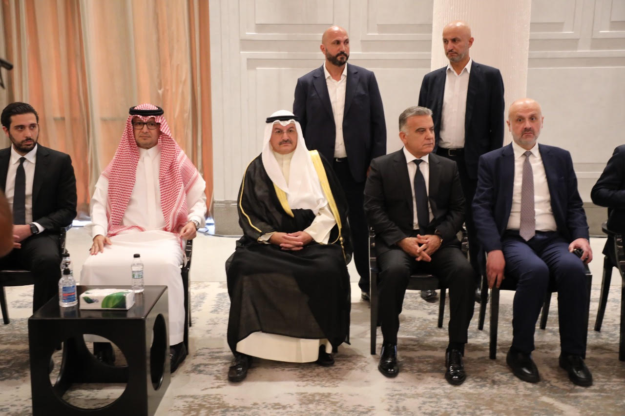السفيران الكويتي عبد العال القناعي والسعودي وليد البخاري يقدمان تعازيهم