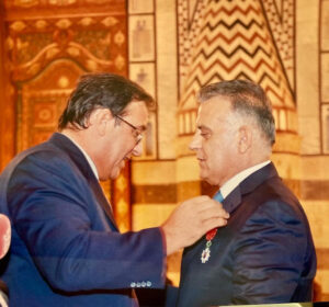السفير الفرنسي السابق في لبنان برونو فوشيه يقلّد اللواء ابراهيم وسام الاستحقاق الفرنسي من رتبة فارس في قصر الصنوبر