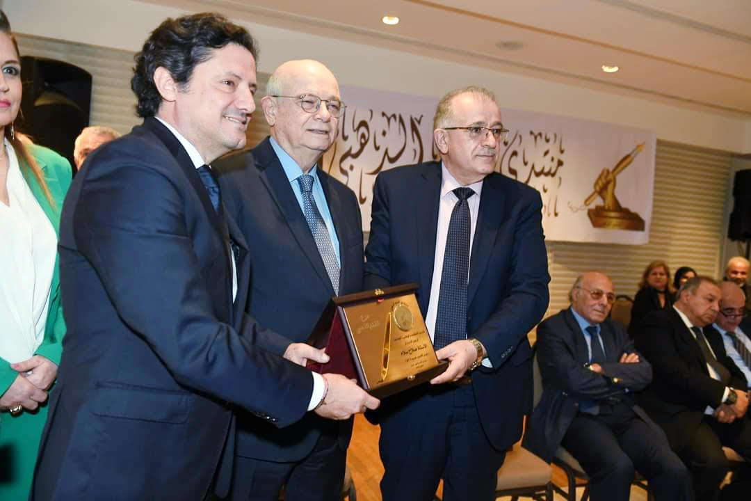 الاستاذ صلاح سلام مكرما من وزير الاعلام زياد مكاري والسيد جميل ضاهر
