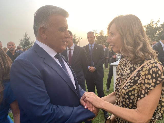 السفيرة بومباردييري مرحبة باللواء عباس ابراهيم