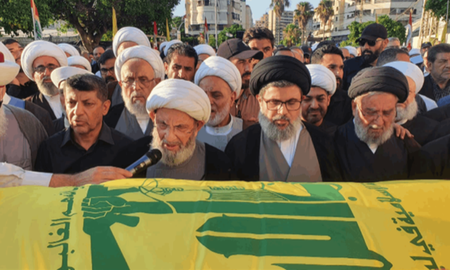 اثناء التشييع أمس في صيدا