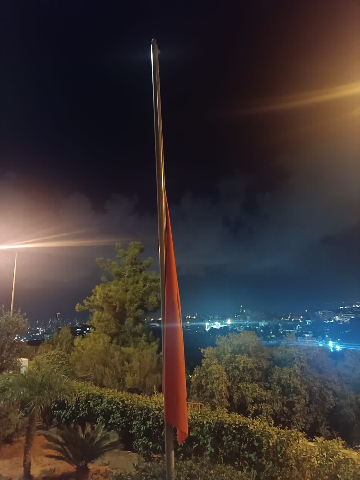 تنكيس علم المغرب في لبنان