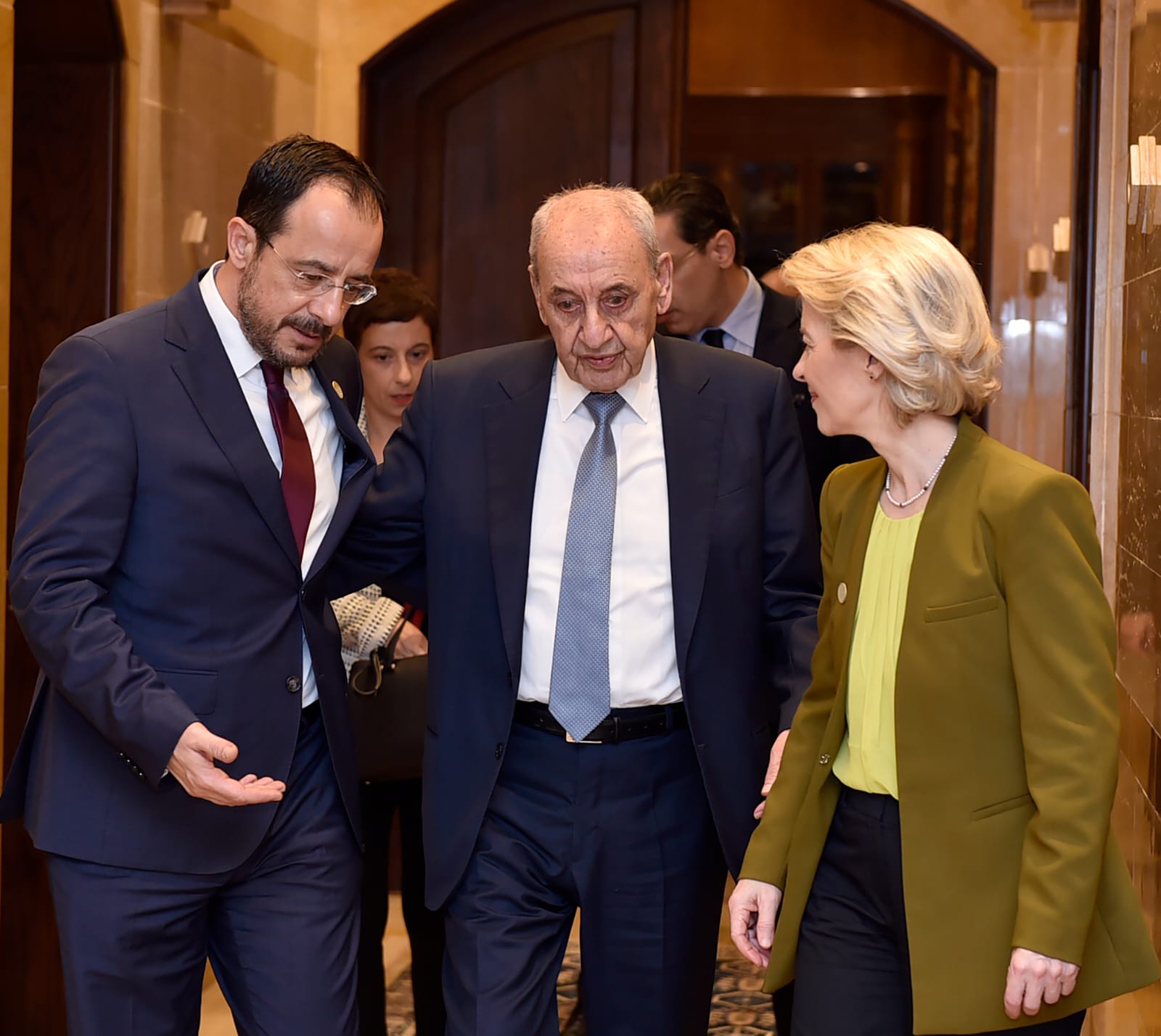 بري مع فون در لاين وكريستودوليدس