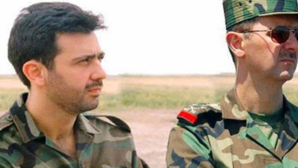 صورة من الأرشيف تجمع ماهر وبشّار الأسد