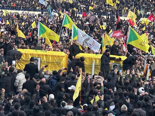 النعشان: السيد حسن نصر الله والسيد هاشم صفي الدين بين بحر هائج من الجماهير