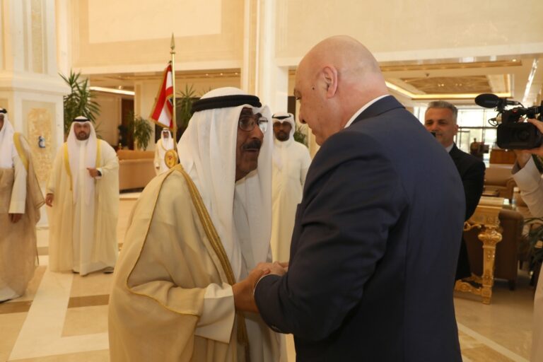 رئيس الجمهورية اللبنانية العماد جوزاف عون وأمير دولة الكويت الشيخ مشعل الأحمد الجابر الصباح