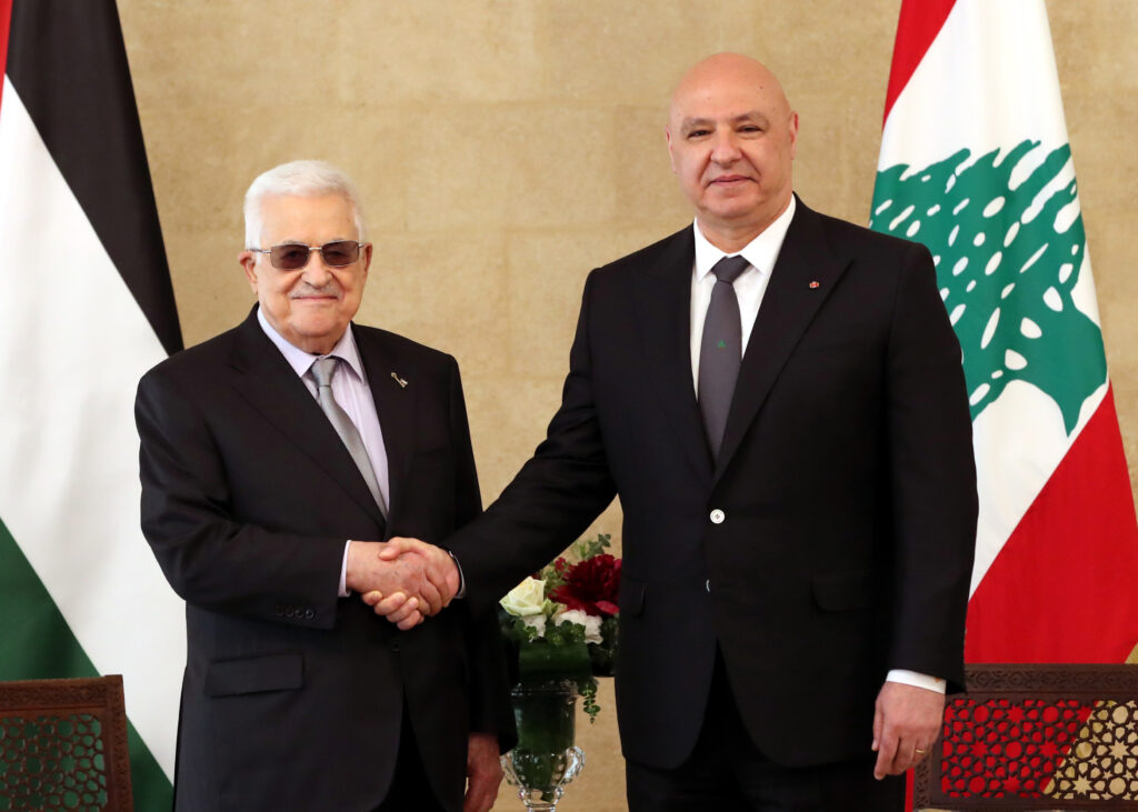 Mahmoud Abbas Aoun chaking Hands