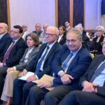 الدكتور خالد زيادة رئيس المركز العربي متوسطا الرئيس فؤاد السنورة ونائب رئيس مجلس الوزراء طارق متري والسيدة سلوى بعاصيري السنيورة ورئيس مركز الدراسات الفلسطينية الدكتور رامي الريس