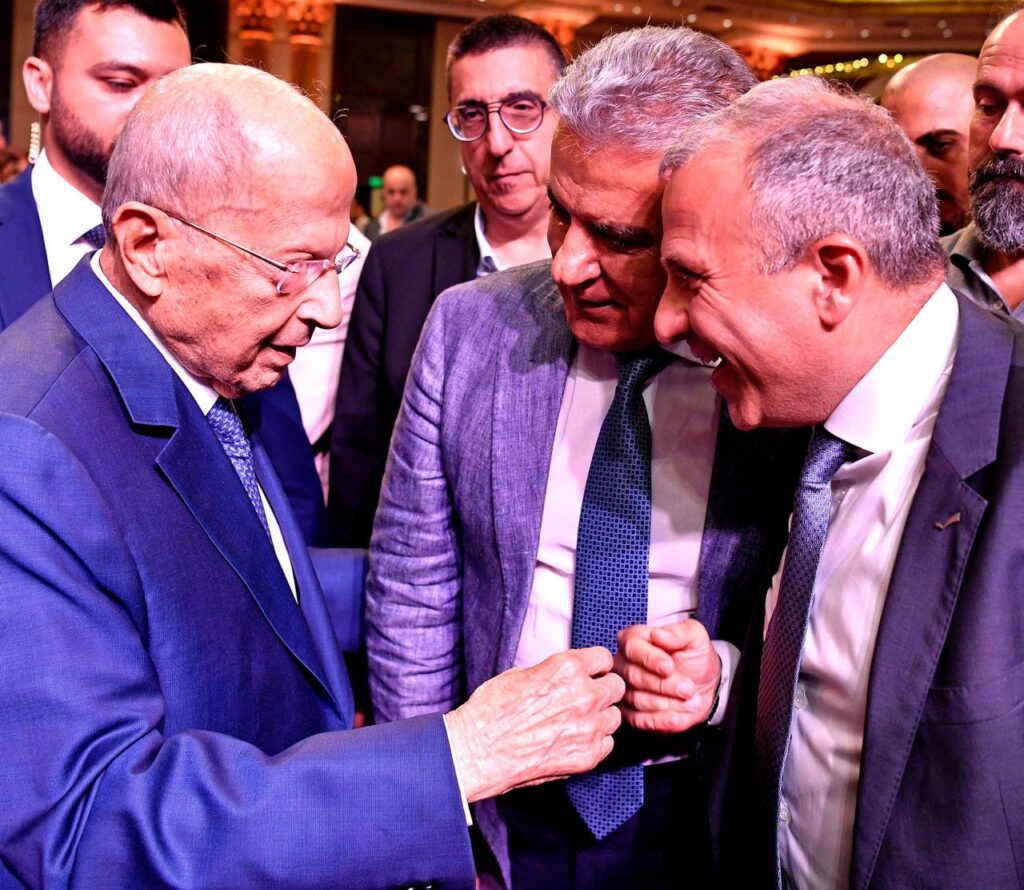 اللواء ابراهيم في حوار ودّي مع الرئيس العماد ميشال عون والنائب جبران باسيل في مؤتمر النزوح السوري والبلديات في فندق الحبتور