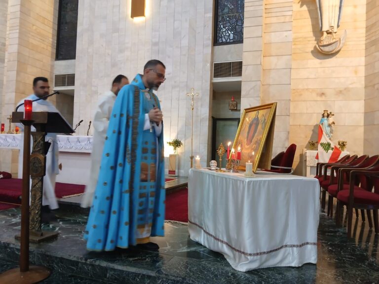 أبرشية بيروت الكلدانية تحتفل بعيد انتقال السيدة العذراء… واليوبيل المئوي والخمسون يضيء حضورها في لبنان