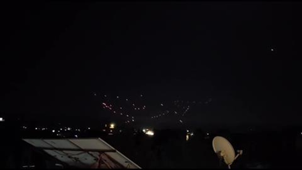 شهدت منطقة البقاع شرق لبنان، ليل الجمعة السبت، تصعيداً عسكرياً كبيراً، بعد محاولة إنزال فاشلة نفذتها قوّة من العدو الاسرائيلي بغطاء جوّي، قادمة من الحدود السورية باتجاه السلسلة الشرقية ، وفق ما أعلنت “المقاومة الإسلامية” في لبنان.