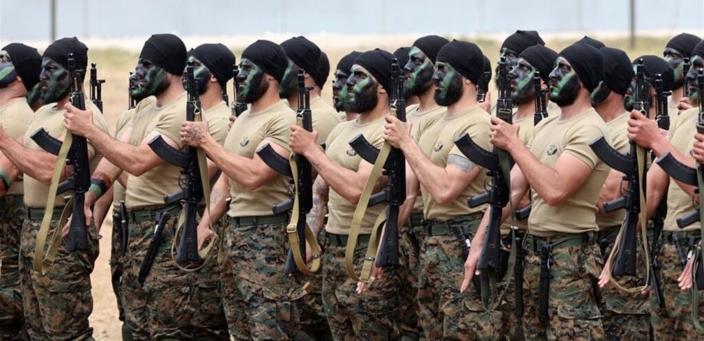 تفيد اوساط واسعة الاطلاع بوجود تواصل دبلوماسي دولي مستمر مع حزب الله حتى عبر وسطاء مقربين من الجانب الأميركي. ويتمحور السؤال الأساسي الذي يطرح على الحزب اليوم حول مدى إمكانية قبوله وقف الحرب مع إسرائيل بمعزل عن المسار الإيراني، في محاولة واضحة من القوى الدولية لعزل المسارين.