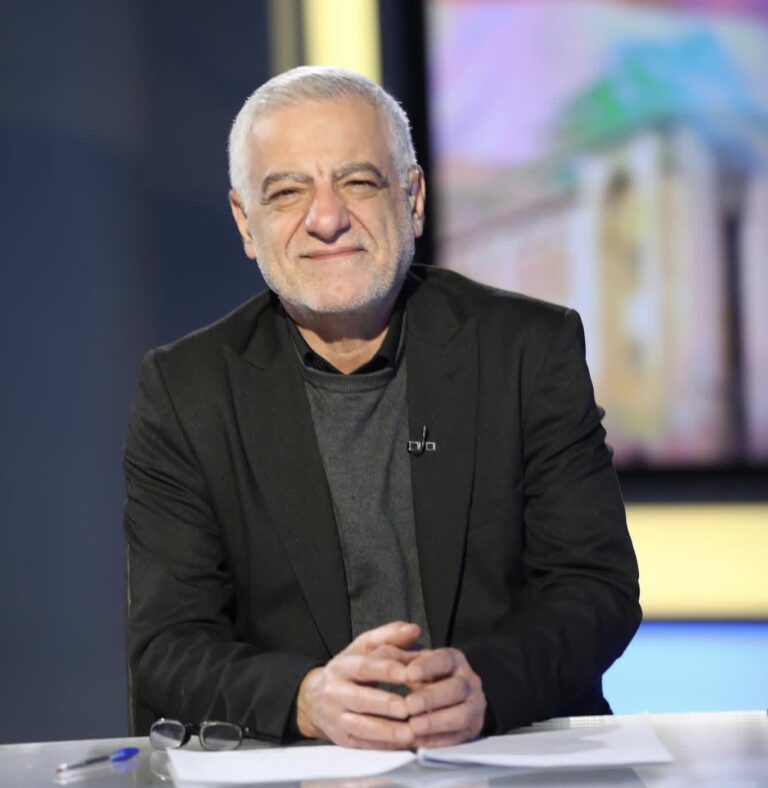 نعت قناة «المنار» الإعلامي محمد شري، مدير البرامج السياسية في المحطة، وزوجته، على إثر الغارة التي استهدفت منطقة زقاق البلاط في بيروت أمس. وأكدت القناة أن الاستهداف طال مدنيين آمنين داخل منازلهم.