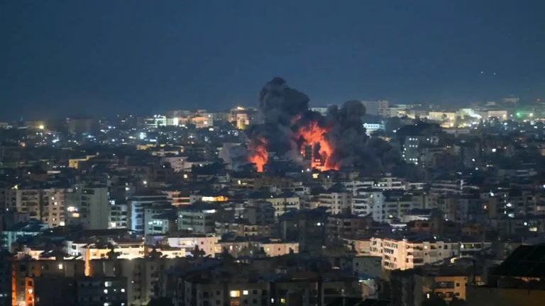 وتختم المصادر قراءتها بالإشارة إلى أن التطور الأبرز الذي قد يشهده لبنان بعد انتهاء المواجهة، يتمثل في توجه حزب الله نحو "العمل السياسي المحلي الصرف". هذه الرؤية تفترض تفرغ الحزب للشؤون الداخلية اللبنانية بعيداً من الاهتمامات الإقليمية الواسعة، وهو ما يمثل تحولاً بنيوياً في مسار الحزب السياسي، في حال نضجت الظروف الميدانية والسياسية لهذا المسار الذي يضمن توازناً جديداً في المعادلة اللبنانية