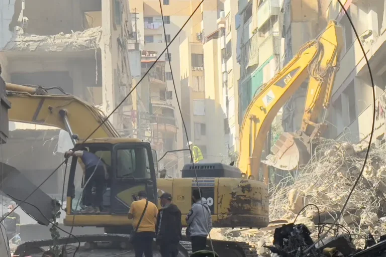 صورة من الدمار في منطقة البسطة أمس