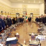 اليوم، يخرج نتنياهو ليزعم أنه "استجاب" لطلبات الحكومة اللبنانية المتكررة بالتفاوض المباشر. هذا التحول ليس "صحوة ضمير" ولا رغبة في السلام، بل هو "طوق نجاة" سياسي؛ فقد نجح نتنياهو بالالتفاف على مفاوضات باكستان عبر رده المتأخر 40 يوماً على ما طرحته الحكومة اللبنانية من تنازلات وصلت حد القبول بالتفاوض المباشر. تلك الأربعون يوماً لم تكن وقتاً ضائعاً في السياسة، بل كانت مهلة دموية قتلت فيها "إسرائيل" آلاف اللبنانيين ودمرت قرى بأكملها، ليدخل نتنياهو طاولة المفاوضات فوق جثث الضحايا وركام المنازل.