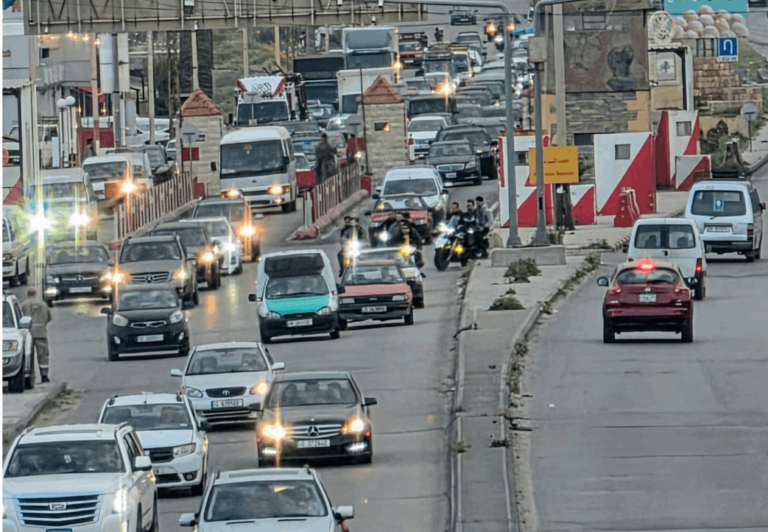 بدأ الجنوبيون بالعودة الى قرهم وبلداتهم منذ فجر اليوم الجمعة في 17 نيسان ، بالرغم من تحذيرات قيادة الجيش ومسؤولين في حركة أمل وحزب الله من أن العودة مبكرة لأن الهدنة قد تكون هشة وهي لعشرة ايام وقد تنتكس