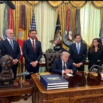 أعلن الرئيس الأميركي دونالد ترامب تمديد وقف إطلاق النار في لبنان لمدة ثلاثة أسابيع، وذلك عقب استقباله الوفدين اللبناني والإسرائيلي في البيت الأبيض امس الخميس.