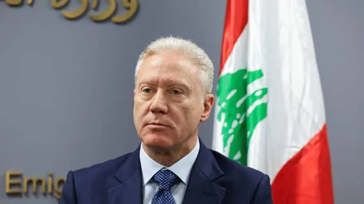 نجحت وزارة الخارجية والمغتربين اللبنانية بتوجيه من الوزير يوسف رجي وبالتنسيق مع الجهات المختصة في نيويورك في تصحيح التوصيف الخاص بهوية أدباء المهجر اللبناني على اللوحة التعريفية لمشروع «القلم» (Al Qalam: Poets in the Park) في نيويورك بعدما تضمّنت اللوحة السابقة توصيفاً اعتُبر مغلوطاً لهوية عدد من أبرز رموز الأدب اللبناني في المهجر. وأُبلغت الوزارة بأن اللوحة القديمة أُزيلت بالفعل، على أن تُستبدل بلوحة جديدة تتضمّن نصاً مصححاً يكرّس الانتماء اللبناني للأدباء والشعراء الذين يشكّلون جزءاً أساسياً من الإرث الأدبي والحضاري للبنان في الذاكرة الوطنية والثقافية.