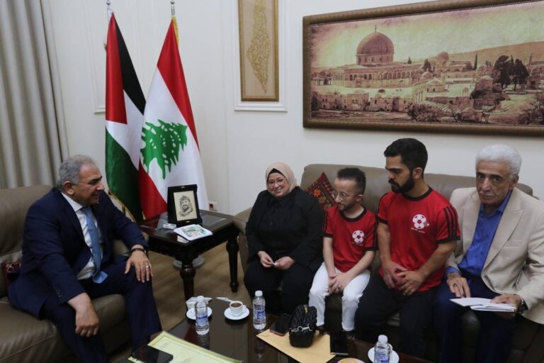 استقبل الأسعد وفداً من نادي فلسطين لقصار القامة، منوهاً بالإرادة العالية التي يتمتع بها أعضاء النادي وإصرارهم على تحقيق أهدافهم الرياضية والإنسانية.