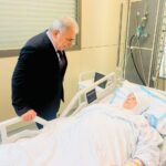 زار السفير الأسعد، الخميس، المصابين في حادث السير الذي تعرّضت له حافلة تقل معتمرين إلى الأراضي المقدسة في مدينة درعا السورية، والذين يتلقون العلاج في المستشفى الحكومي – التركي في مدينة صيدا، يرافقه السفير الفلسطيني السابق لدى إقليم كردستان نظمي حزوري والإعلامي وسيم وني.