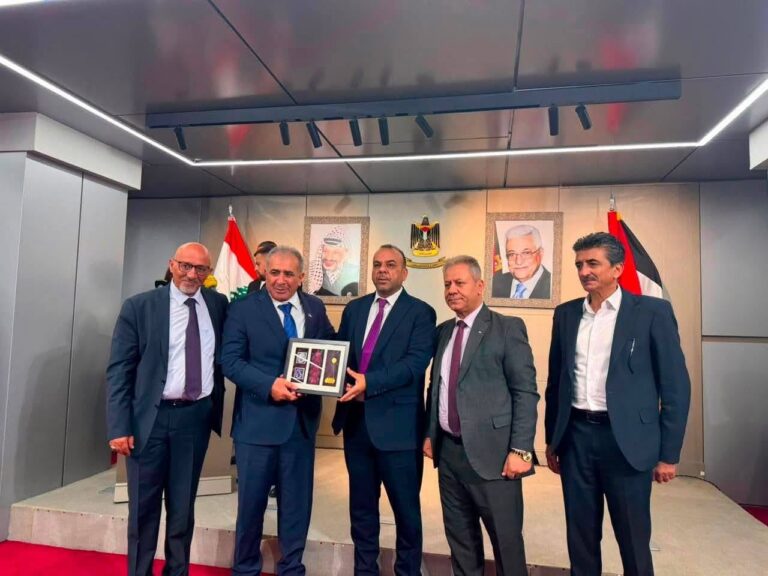 أكد سفير دولة فلسطين لدى الجمهورية اللبنانية الدكتور محمد الأسعد أن «المعركة ليست فقط معركة أرض، وإنما هي أيضاً معركة رواية ووعي وذاكرة وهوية»، مشدداً على أن الكتاب والأدباء والمثقفين الفلسطينيين وقفوا في الصفوف الأولى للدفاع عن الحقيقة الفلسطينية، وتوثيق النكبة، وحفظ الذاكرة الوطنية، ونقل الرواية الفلسطينية من جيل إلى جيل.