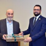 علاقات سوريا الجددية ممتازة مع القوات اللبنانية والكتائب والاحزاب المسيحية باستثناء التيار الوطني الحر وأيضا حزب الله. في الصورة القائم بالاعمال السوري أياد الهزاع والدكتور سمير جعجع